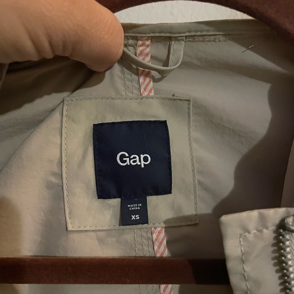 Gap Windbreaker Rainjacket - Picture 3 of 3